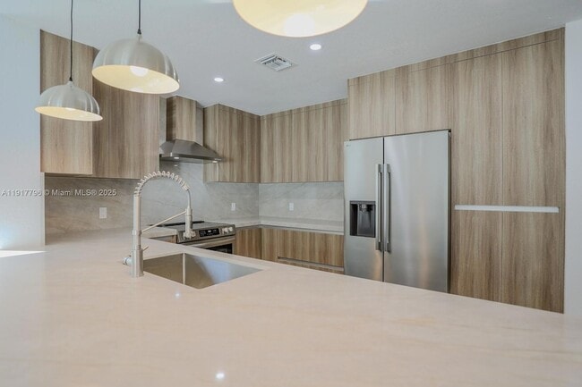 Building Photo - 2795 N 40th Ave