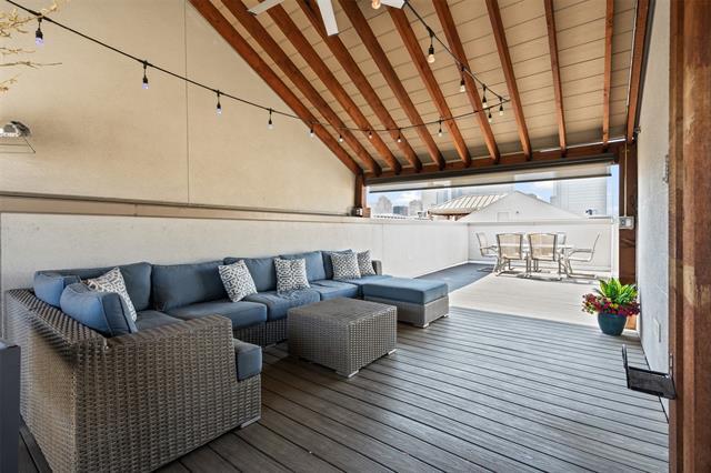 Building Photo - 720 E 1st St