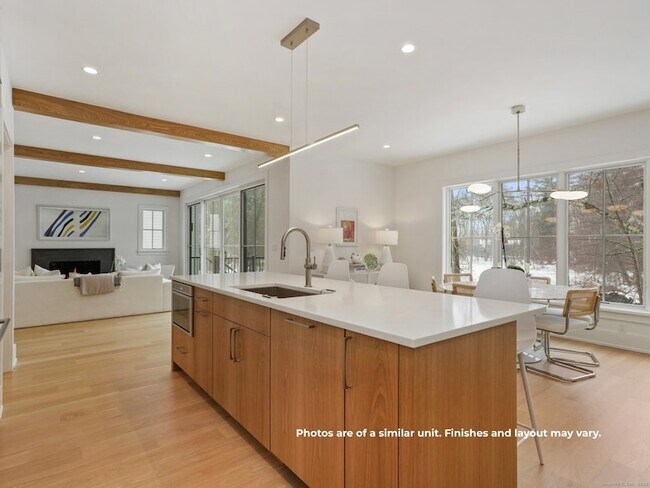 Building Photo - 14 White Barns Ln