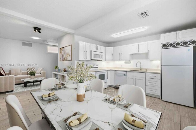 Building Photo - 521 NE 70th St