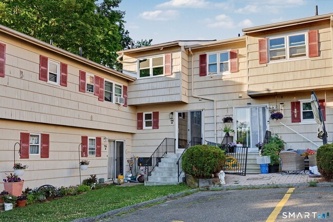 Building Photo - 74 Ridge Rd