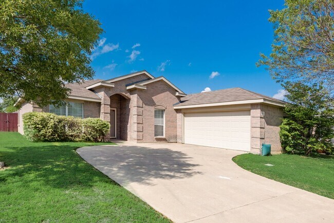 Building Photo - Updated 3-2-2 Ranch in McKamy Evers (North Denton)