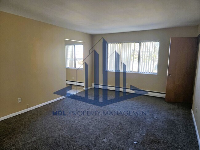 Building Photo - 2215 Weiss St