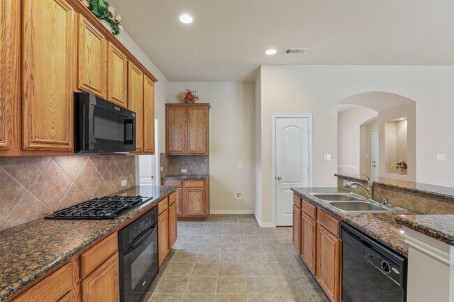 Building Photo - Gorgeous 3 Bedroom 2 Bathroom Home in North Garland!
