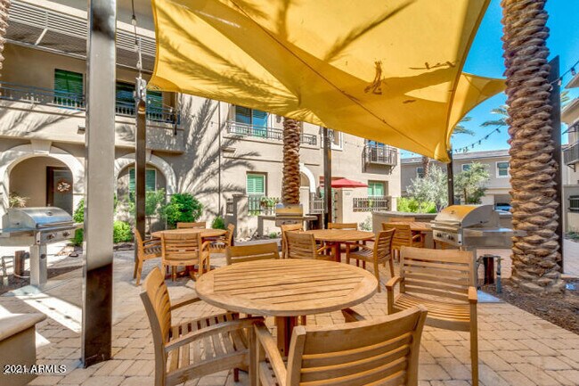 Building Photo - 6565 E Thomas Rd