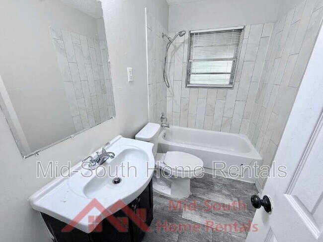Building Photo - 1521 Abernathy Rd