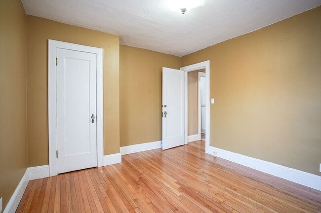 Building Photo - 109 Carver St