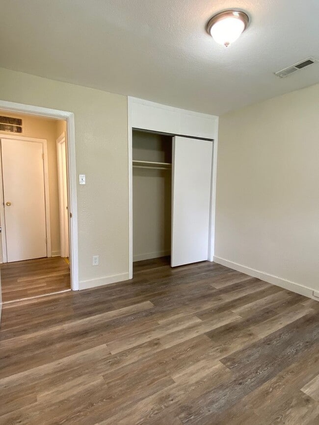 Building Photo - 3434 SW Brendan Ave