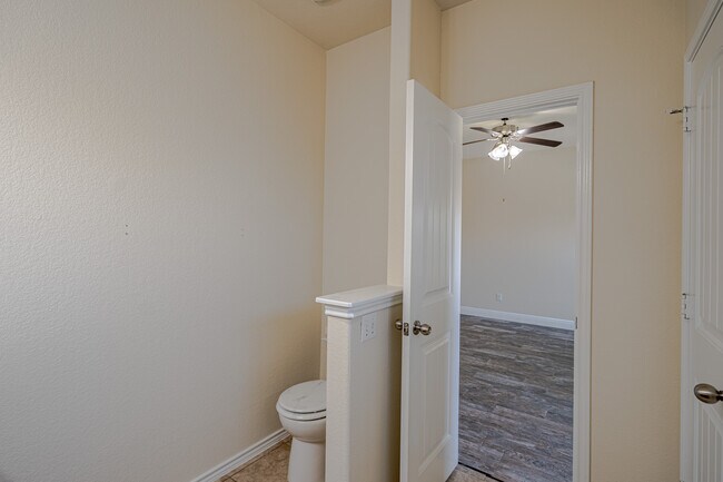 Building Photo - 121 Hematite Ln