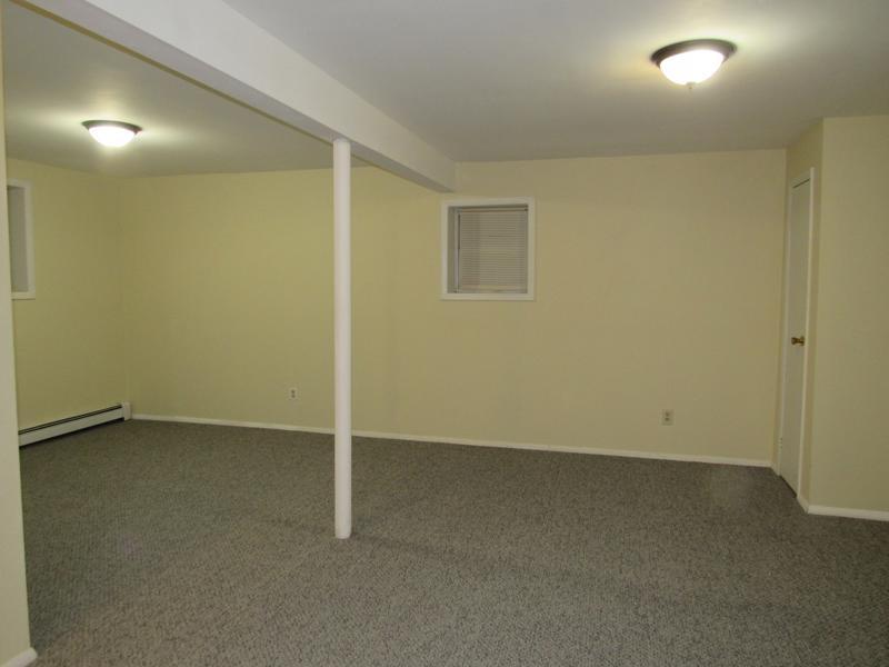 Building Photo - 7 Tree Hollow Ln