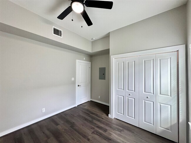 Building Photo - 225 N Everton St