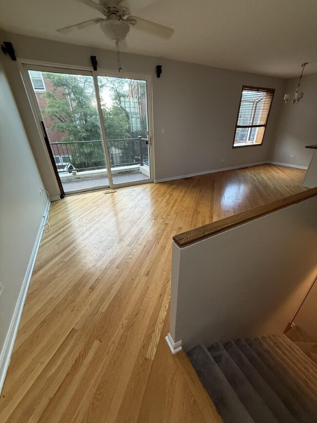 Building Photo - Ideally Located Lincoln Park Townhouse