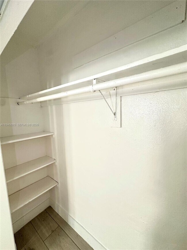 Building Photo - 967 SW 5th St