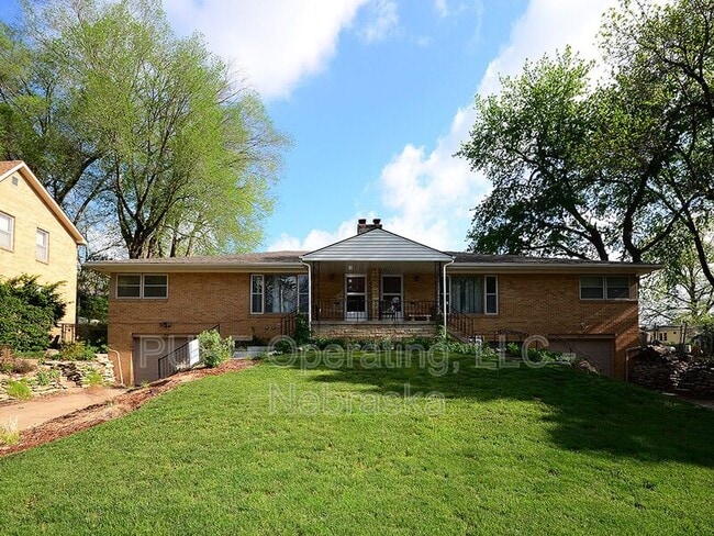 Building Photo - 5156 Pierce St