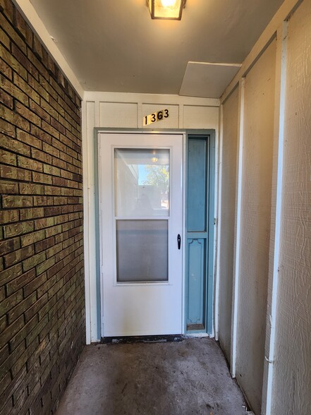 Unit Entry - 1363 Mobile St