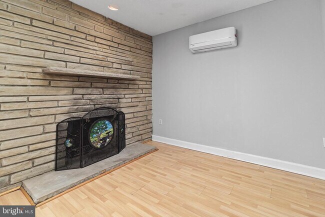 Building Photo - 5601 Dawes Ave