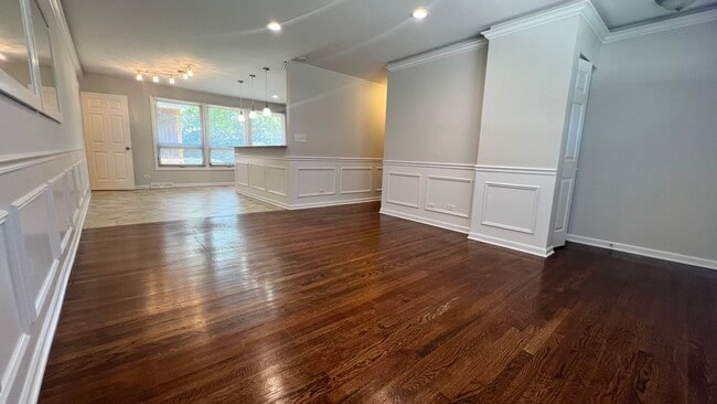 Building Photo - 3321 Hickory Ln
