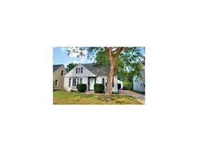 Building Photo - 3 bedroom 1.5 bath, single family close to McCarty Park