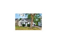 Building Photo - 3 bedroom 1.5 bath, single family close to McCarty Park