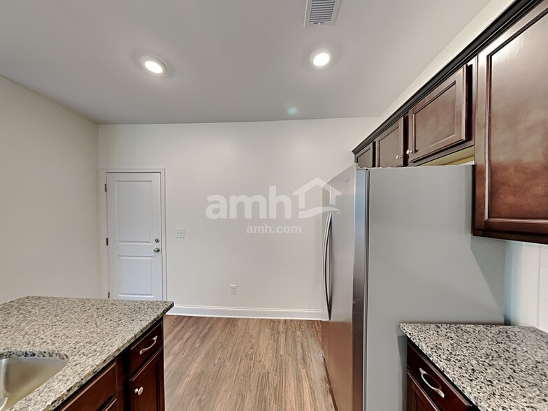 Building Photo - 5603 Cuba Rd