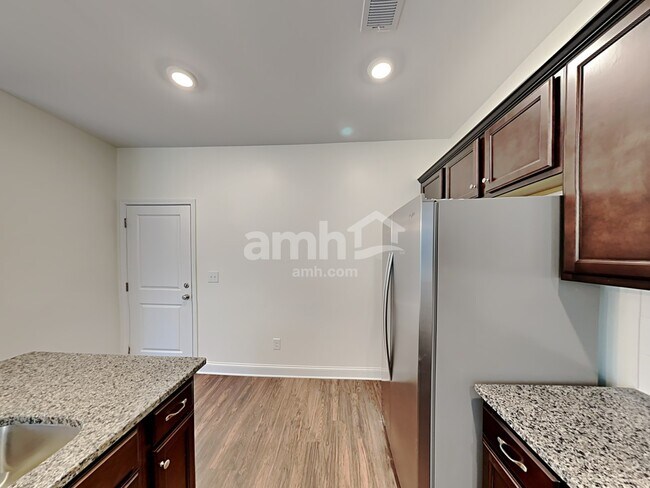 Building Photo - 5212 Valor Dr
