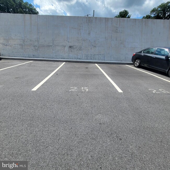 Building Photo - 95 E Wayne Ave