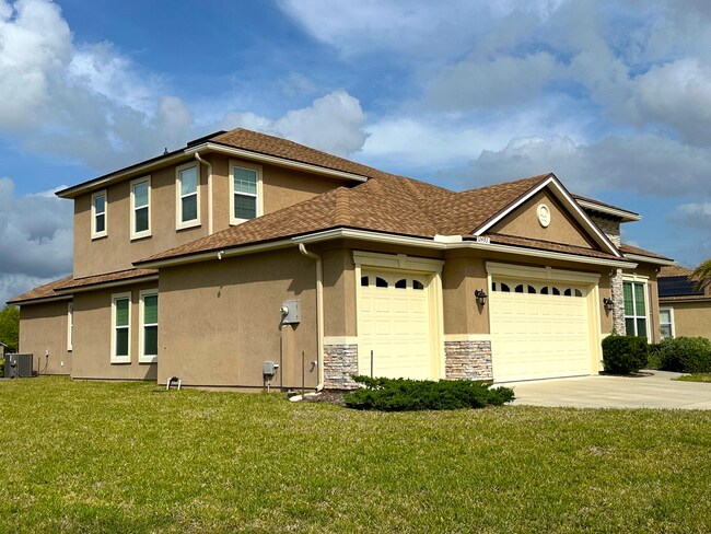 Building Photo - Fully Furnished, Stunning 4/4, Available I...