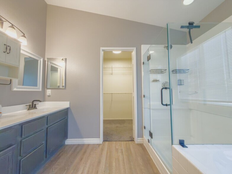 Building Photo - 8959 Wedgewood Ct