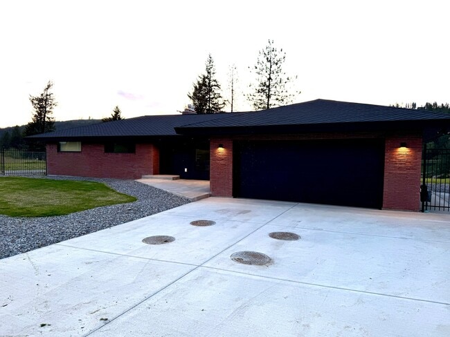 Building Photo - 7211 E S Riverway Ave