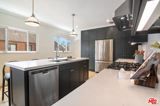 Building Photo - 450 N Orange Dr