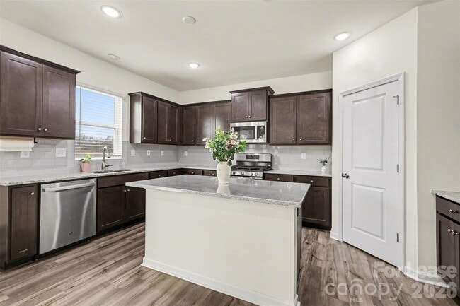 Building Photo - 1354 Harleston St