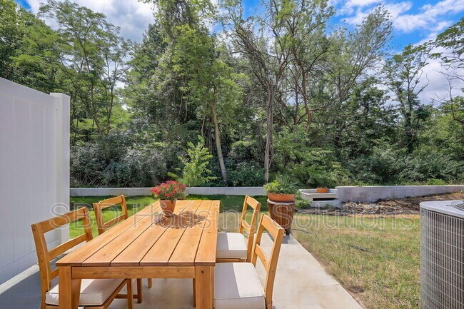 Building Photo - 9003 E 85th Pl