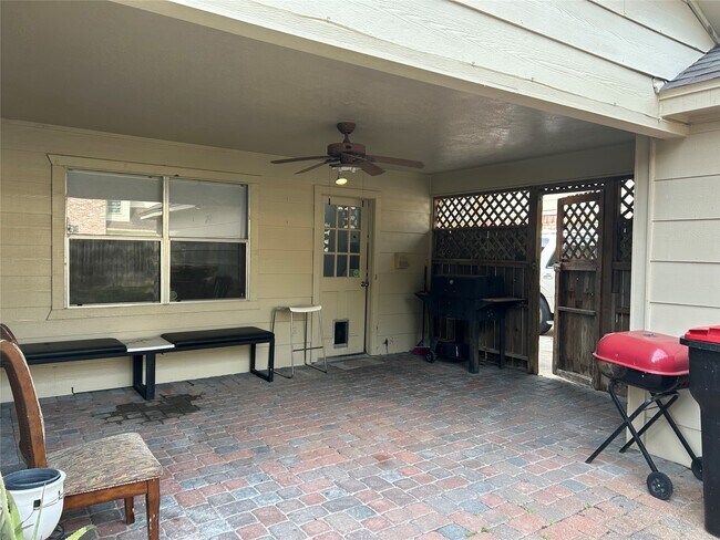 Building Photo - 17718 Surreywest Ln