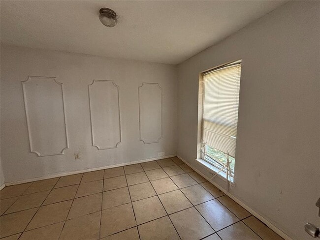 Building Photo - 3858 Willow Springs Ln