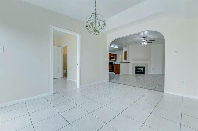 Building Photo - 22915 Sebastian Dr
