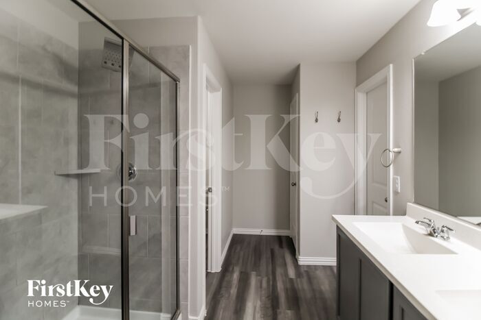 Building Photo - 1301 Renoir Dr