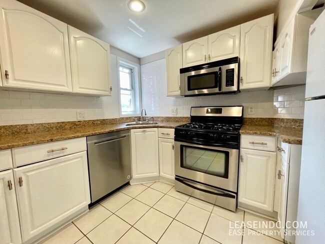 Building Photo - 207 R St NW