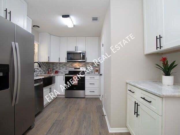 Building Photo - 2937 Sholtz Ave