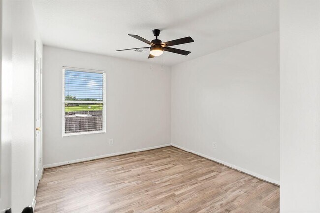 Building Photo - 2437 Aspen Dale Dr