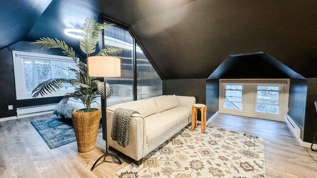 Building Photo - Chic Studio in North Winton Village