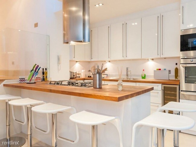 Building Photo - 888 Brickell Key Dr
