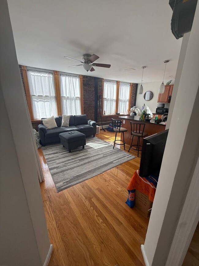 Building Photo - Check out this 2 bed in the North End...