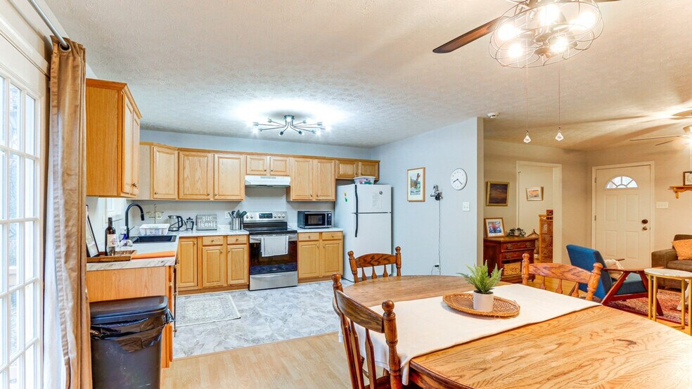 Building Photo - 443 Arrowhead Rd