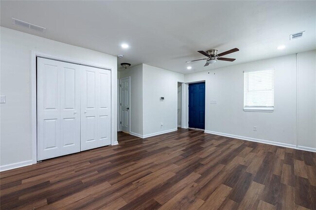 Building Photo - 452 Paines Ave NW