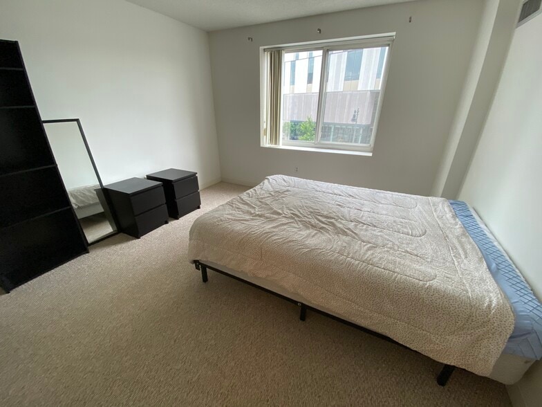 Building Photo - 10 Museum Way