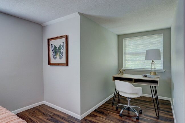 Building Photo - Turnkey Gem: Fully Furnished 5-Bedroom Hom...