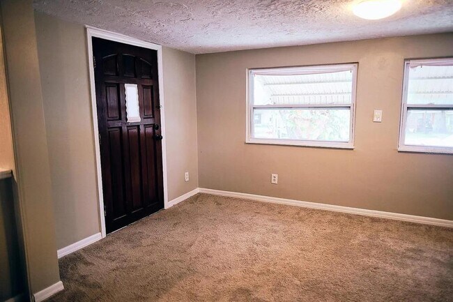 Building Photo - 814 Elkan Dr