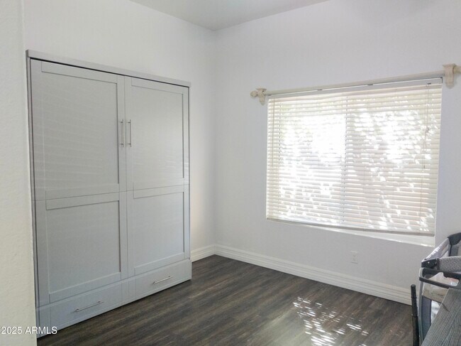 Building Photo - 306 E Stonebridge Dr