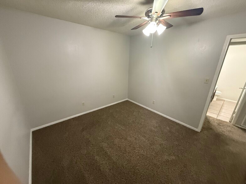 Building Photo - 828 Hardy Springs Cir