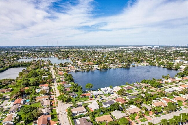 Building Photo - 20941 NE 25th Ct